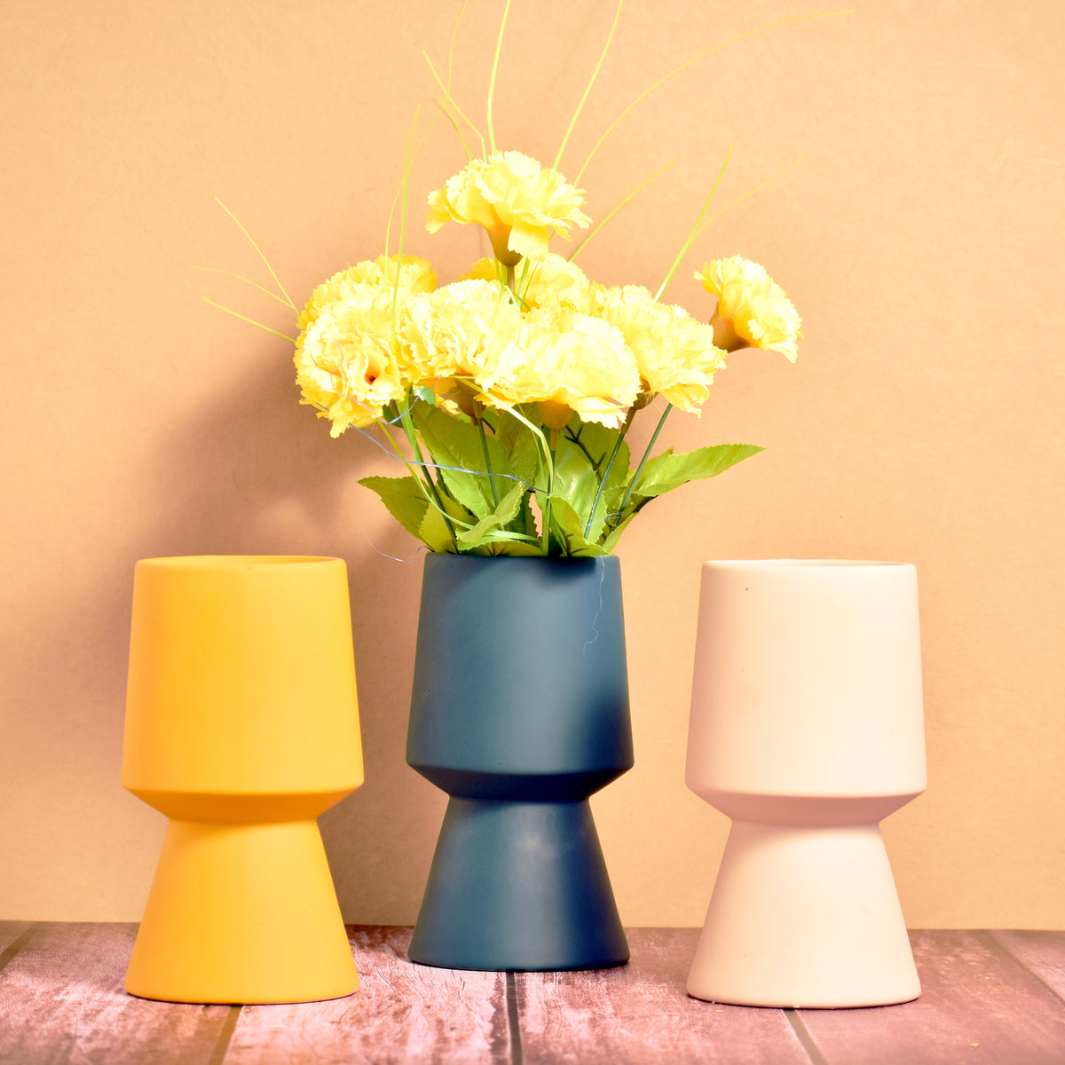 Modern luxury ceramic flower vase for living room table décor, elegant home decoration accessory in India