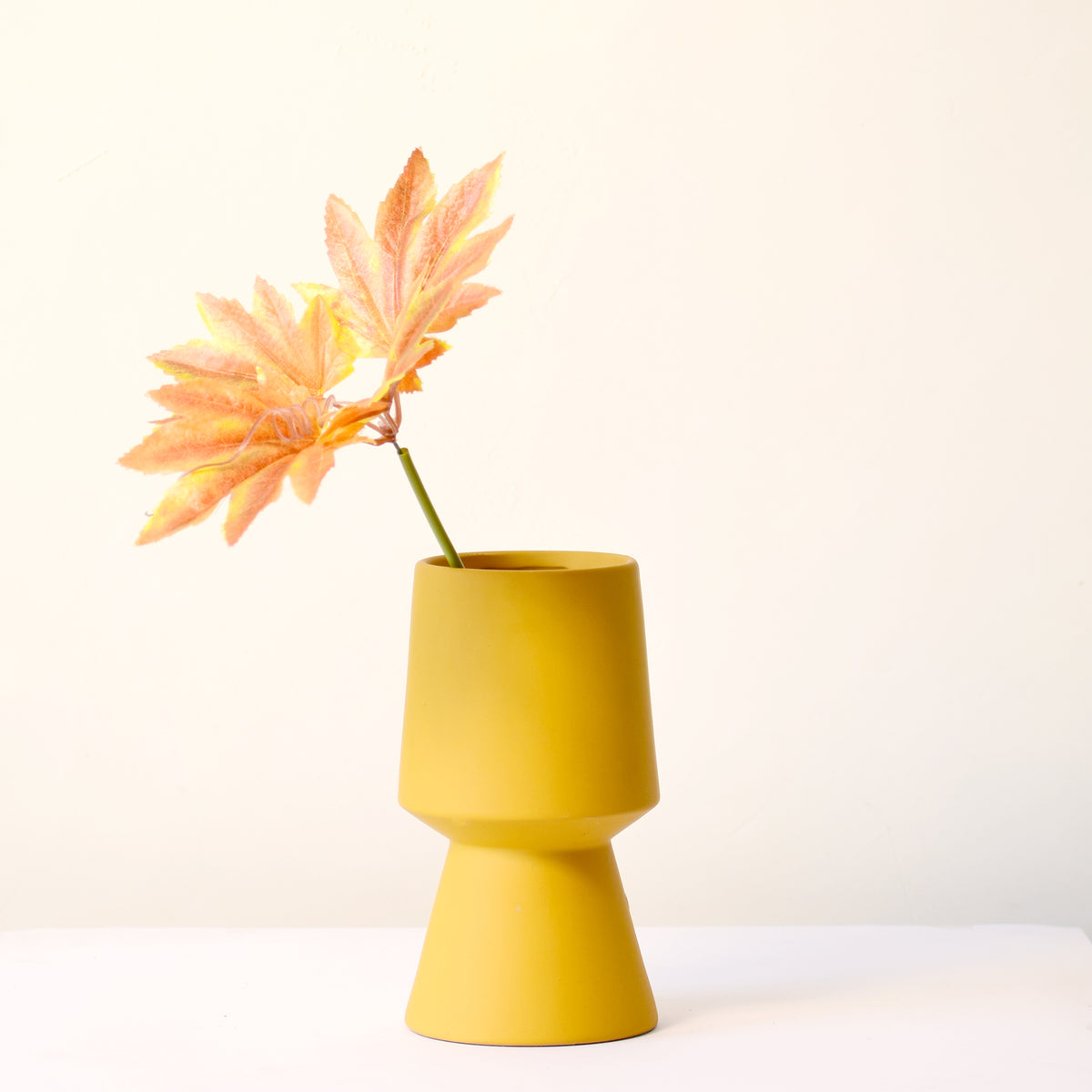 Modern luxury ceramic flower vase for living room table décor, elegant home decoration accessory in India