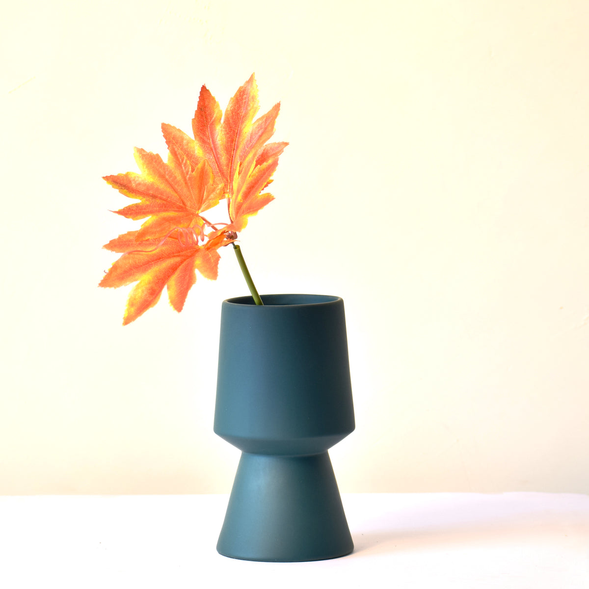 Pedestal Modern luxury ceramic flower vase for living room table décor, elegant home decoration accessory in India
